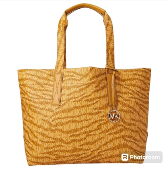 MICHAEL Michael Kors Large Monogram Coated Canvas Animal print Tote Bag - Picture 2 of 11